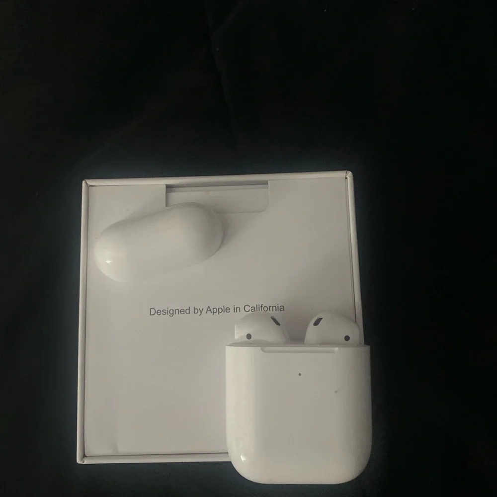 Apple White Wireless Earbuds